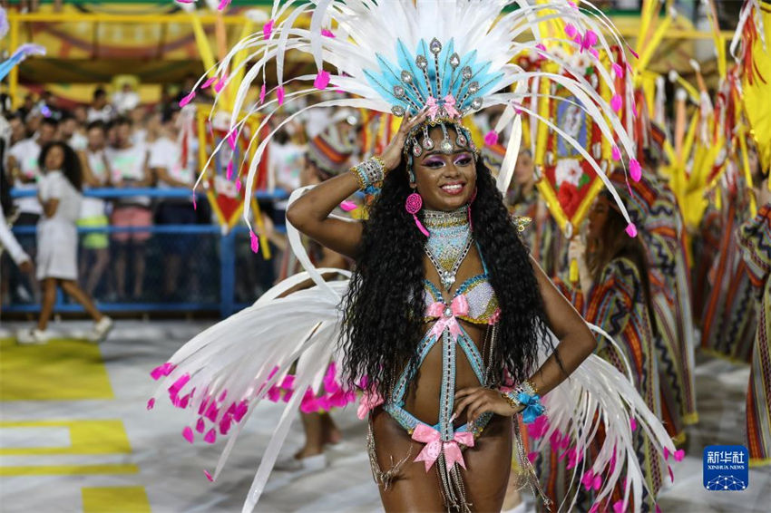 Brasil: desfile de carnaval é realizado fora de época no Sambódromo do Rio de Janeiro