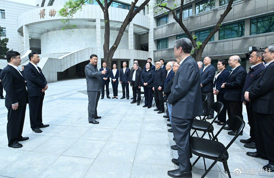 Xi Jinping visita Universidade Renmin da China antes do Dia da Juventude