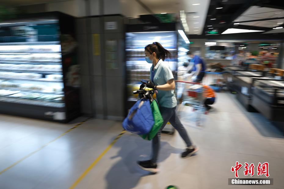 Beijing garante abastecimento de bens de consumo diário em meio a surto de Covid-19