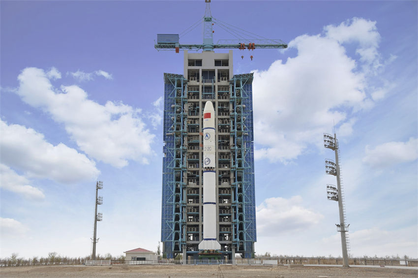 China lança dois novos satélites com sucesso