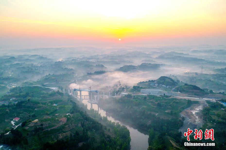 Sichuan: primeira ponte ferroviária de alta velocidade Chengdu-Zigong é unida com sucesso