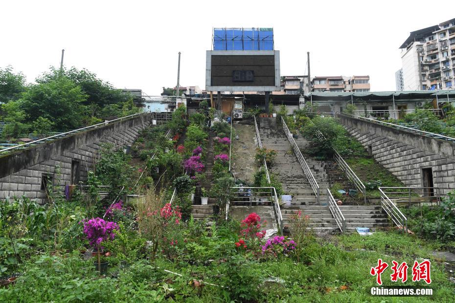 Estádio abandonado em Chongqing convertido em 