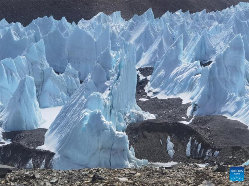 Pesquisa glacial é realizada no Monte Qomolangma