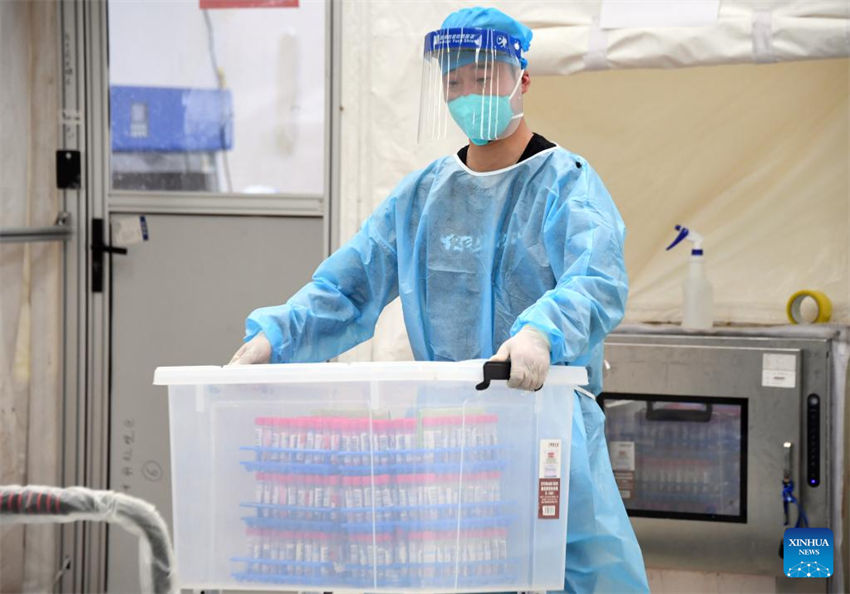 Beijing: laboratório inflável de testes de Covid-19 é colocado em uso no distrito de Shunyi
