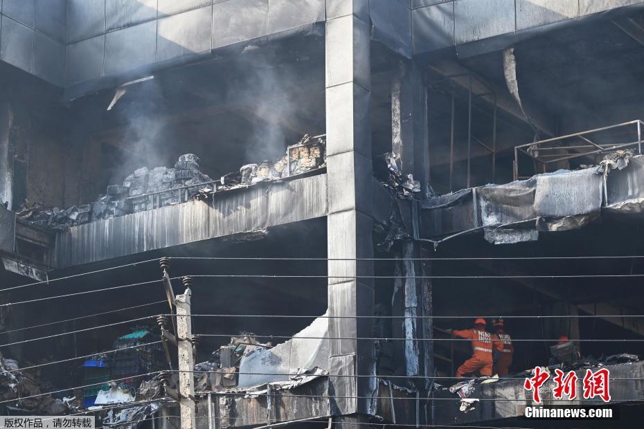 Índia: sobe para 27 o número de mortes em incêndio em prédio na capital indiana