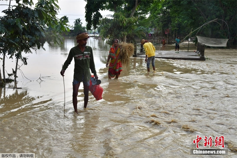 Índia: inundações causam mais de 800 mil desabrigados no estado de Assam