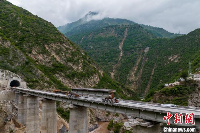 Galeria: construção da secção Emei-Mianning da ferrovia Chengdu-Kunming