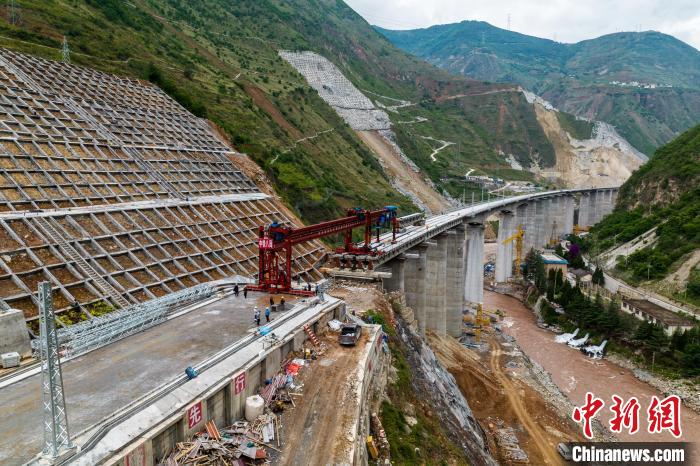 Galeria: construção da secção Emei-Mianning da ferrovia Chengdu-Kunming