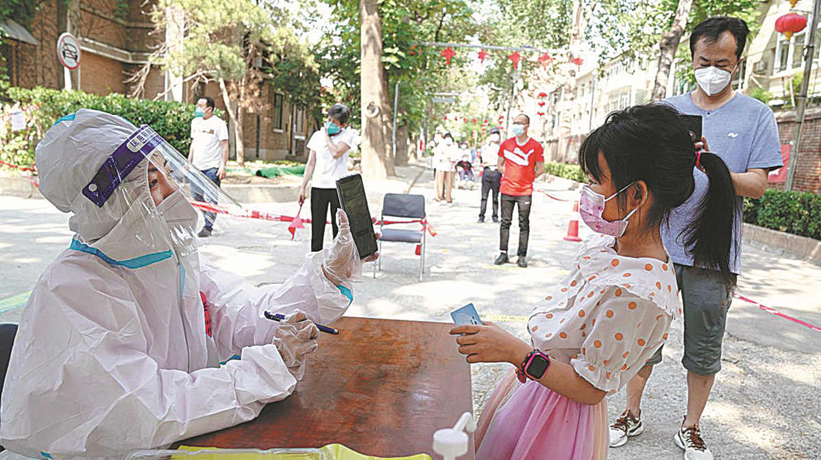 Casos de Covid-19 diminuem 'significativamente' em BeijingA maioria das cadeias de transmissão da Covid-19 relatadas nos estágios iniciais do atual surto de Beijing foi interrompida e o número de infeções por aglomeração na cidade está diminuindo significativamente. 