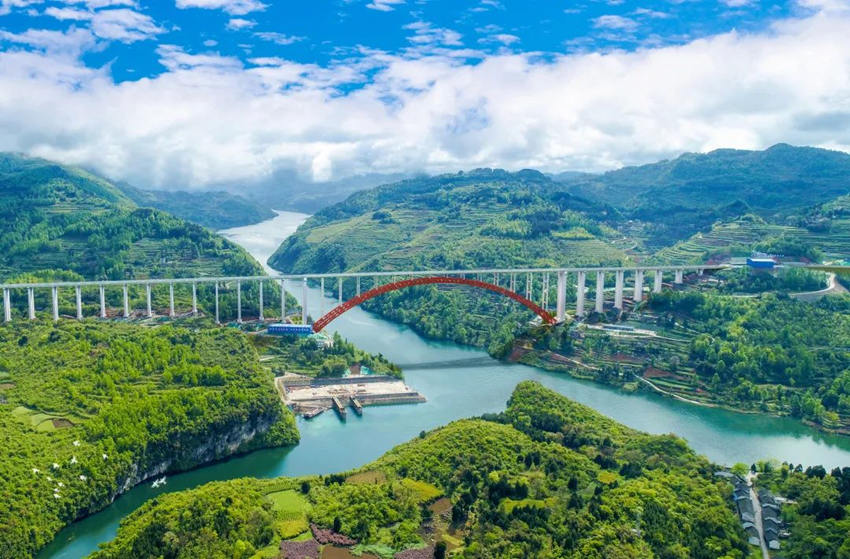 Galeria: ponte maciça em Guizhou começa a ganhar forma