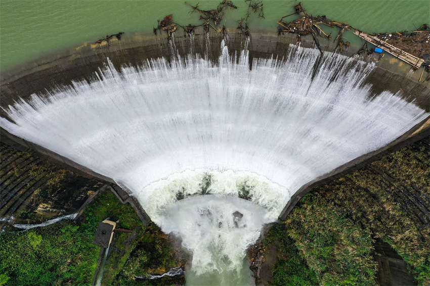 Galeria: transbordo de cachoeira do reservatório em Guangxi
