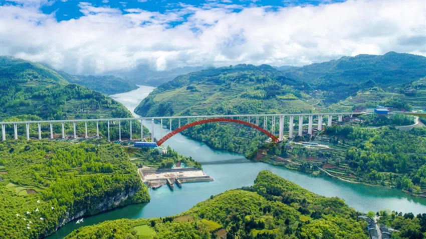 Galeria: ponte maciça em Guizhou começa a ganhar forma