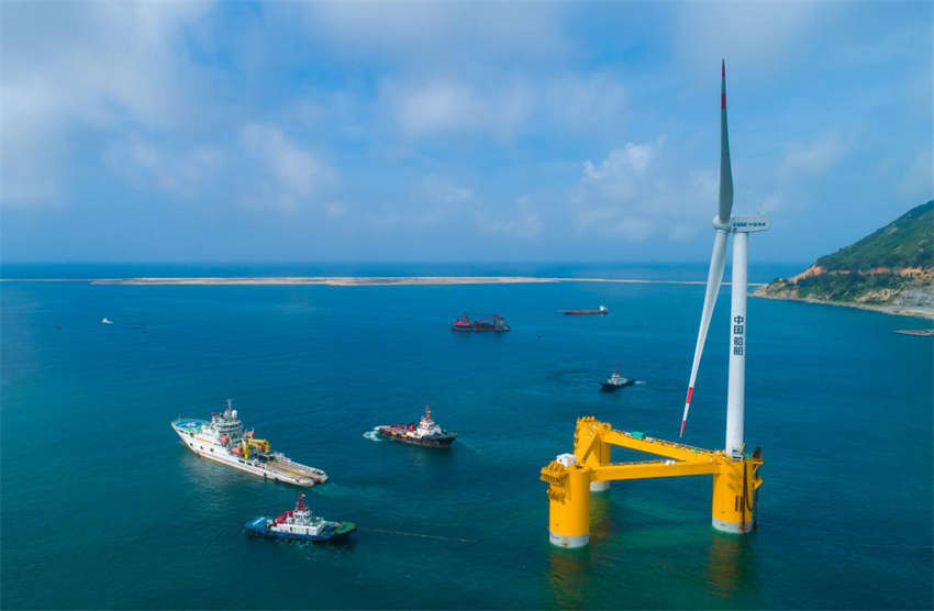 Primeira turbina eólica flutuante de alto mar da China 