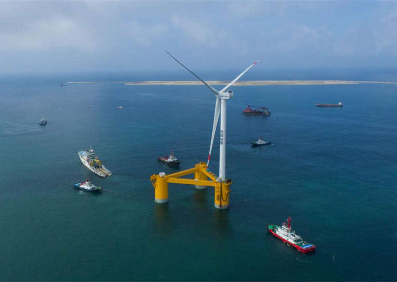 Primeira turbina eólica flutuante de alto mar da China "Fuyao" rebocada em Guangdong