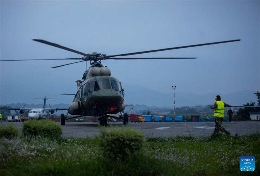 21 corpos são encontrados no local da queda do avião nepalês