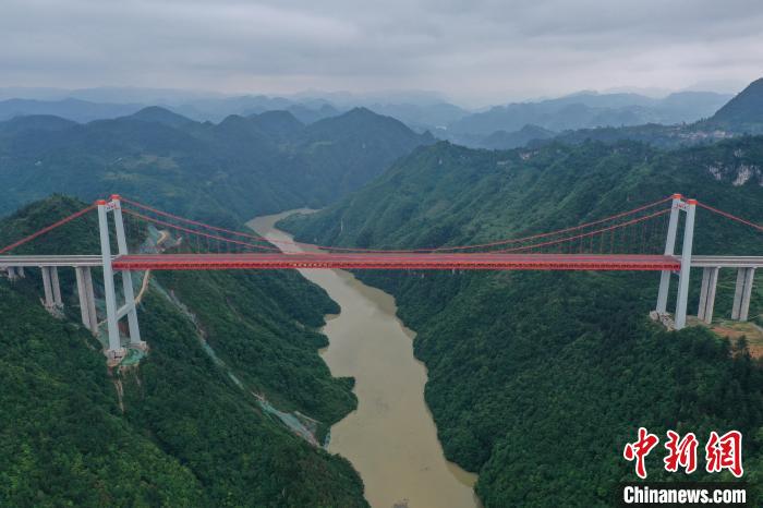 Via expressa Guiyang-Huangping está aberta ao tráfego