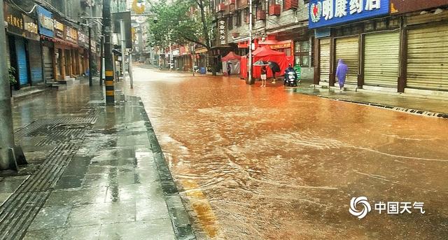Hunan: antiga cidade de Fenghuang sofre fortes chuvas