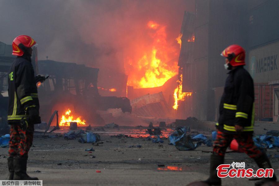 Número de mortos em incêndio em depósito de contêineres em Bangladesh sobe para 49