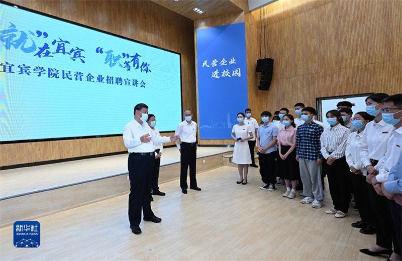 Xi Jinping inspeciona cidade de Yibin no sudoeste da China