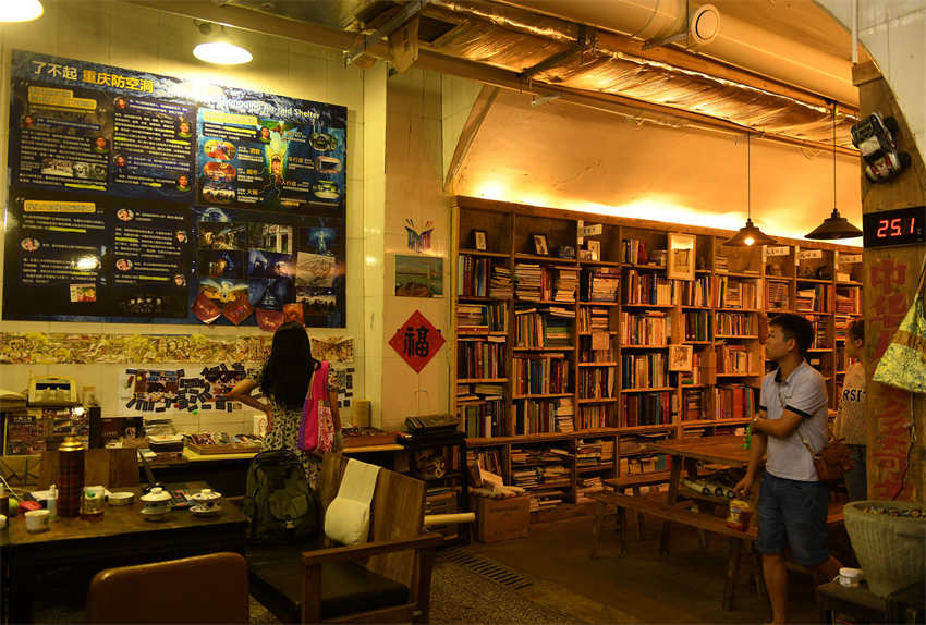 Livraria de Chongqing atrai visitantes