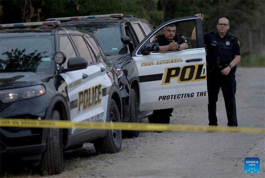 Número de imigrantes mortos encontrados dentro de caminhão de 18 rodas no Texas sobe para 50