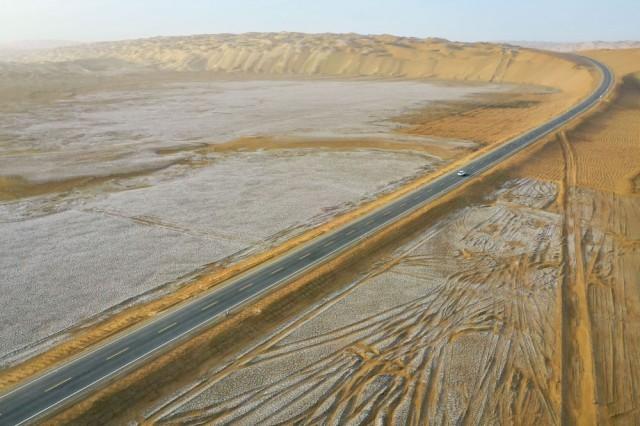 Nova rodovia colocada em operação no maior deserto da China