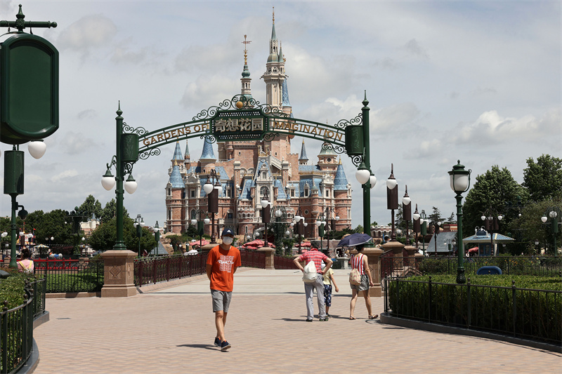 Disneylândia de Shanghai reabre após fechamento causado por COVID-19