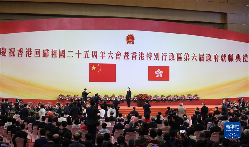 Xi Jinping preside juramento de posse dos principais funcionários do governo do sexto mandato da RAEHK