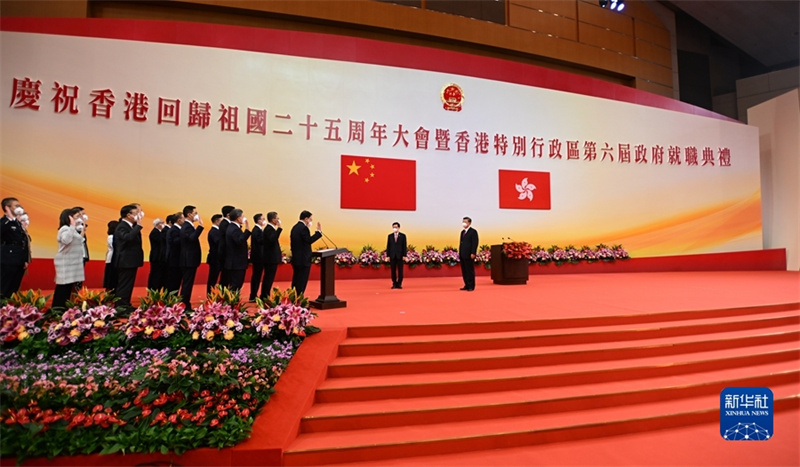 Xi Jinping preside juramento de posse dos principais funcionários do governo do sexto mandato da RAEHK