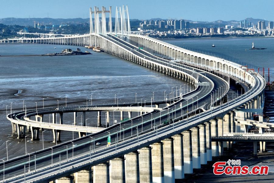 Trilhos sem lastro construídos para a ponte marítima da baía de Quanzhou