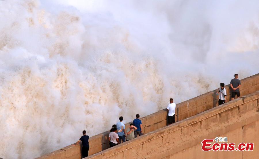 Reservatório de Sanmenxia descarrega lama e areia acumuladas
