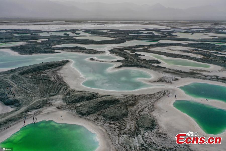 Cenário deslumbrante do lago de Dachaidan em Qinghai
