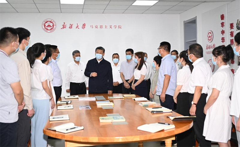 Xi Jinping inspeciona Urumqi, Xinjiang