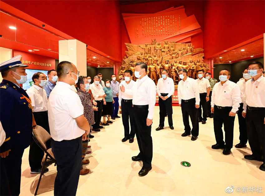 Xi Jinping inspeciona cidade de Shihezi em Xinjiang