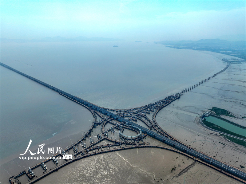 Maior viaduto marítimo da Ásia está em construção no leste da China