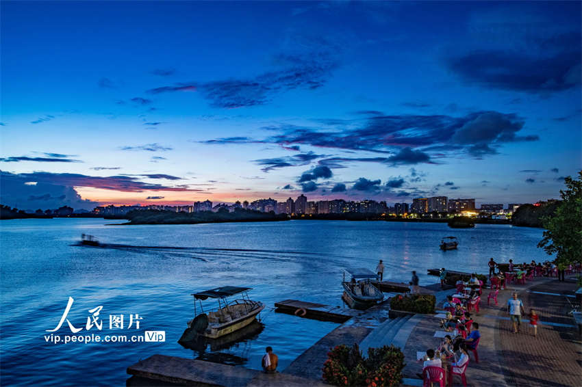 Galeria: margens do rio Wanquan, Hainan