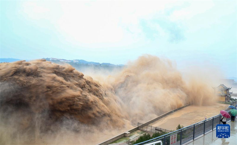 Henan: reservatório Xiaolangdi realiza descarga de água