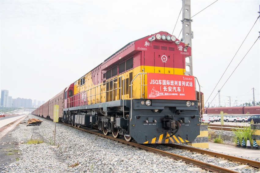 Trem carregado de carros chineses inicia viagem piloto de Chongqing a Moscou