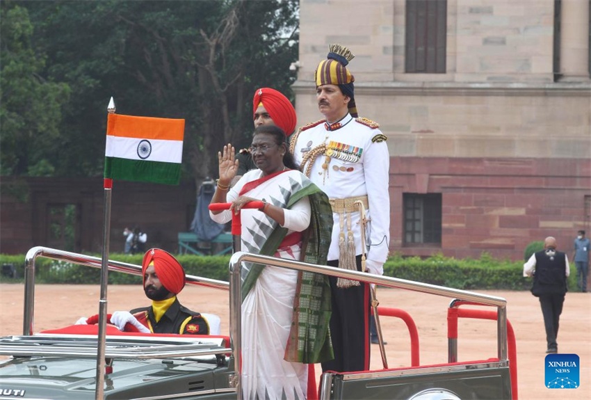 Draupadi Murmu faz juramento como 15º presidente da Índia
