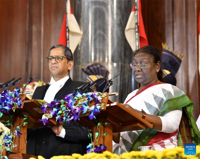 Draupadi Murmu faz juramento como 15º presidente da Índia