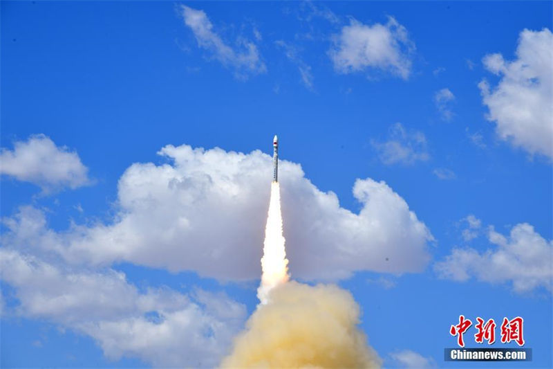 China lança seis satélites com sucesso