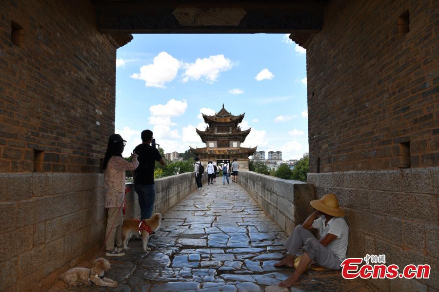 Galeria: antiga ponte Shuanglong em Yunnan