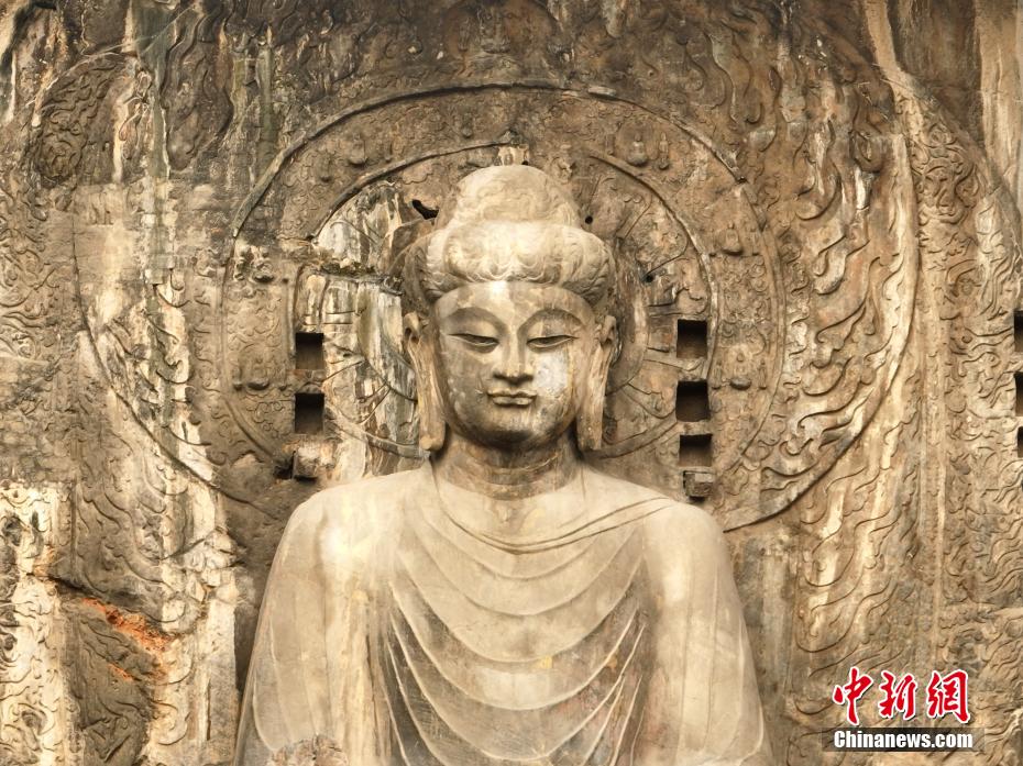 Luoyang: reconstrução do Buda Losananas nas Grutas Longmen é concluída