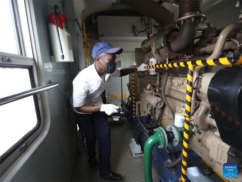 Ferrovia moderna construída pela China promove criação de empregos no Quênia