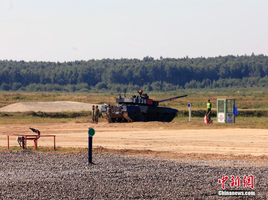 Jogos Internacionais do Exército de 2022: equipe chinesa participa da competição de “biatlo de tanques”