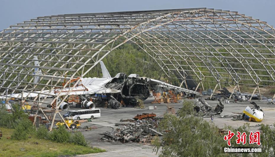 Maior avião do mundo Antonov An-225 da Ucrânia é completamente destruído