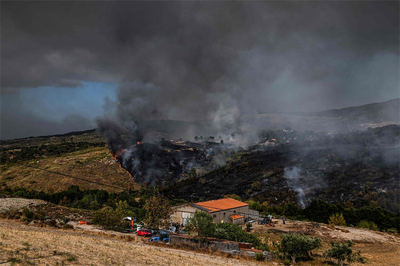 Portugal: incêndio nas montanha devasta cerca de 15 mil hectares de terra