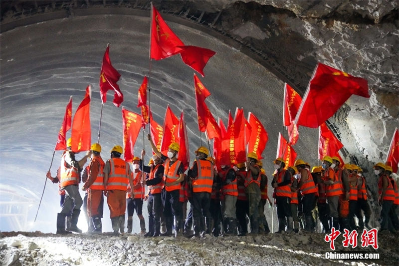 Galeria: túnel da linha ferroviária de alta velocidade de Guiyang-Nanning foi perfurado