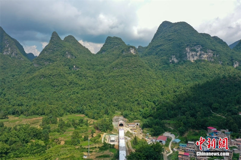 Galeria: túnel da linha ferroviária de alta velocidade de Guiyang-Nanning foi perfurado