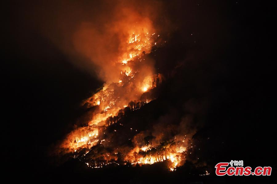 Chongqing: helicópteros enviados para extinguir incêndios florestais